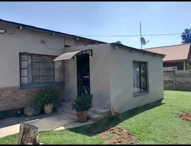 3 BEDROOM HOUSE FOR SALE IN OOS EINDE